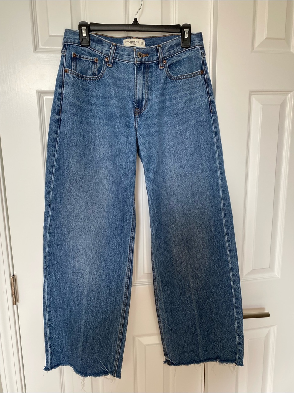 Abercrombie &Fitch low rise ultra loose medium wash jeans Size 26